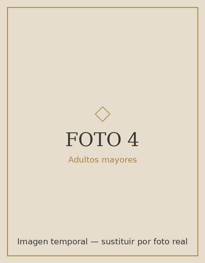 Adulto mayor activo realizando ejercicios de movilidad